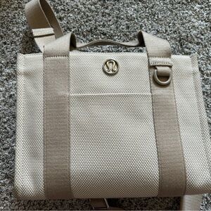 Lululemon Two-Tone Canvas Tote Bag Mini 4.5L. Cream.